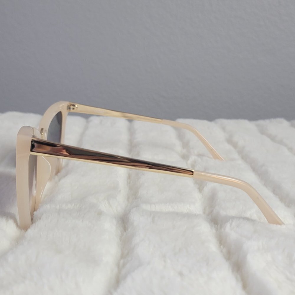 QUAY // ltd ed JLo collab creamy nude frame black/blue fade cateye full or mini - Picture 10 of 16